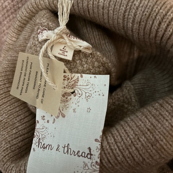 NWT Hem & Thread Fringe V-Paneled Turtleneck Sweater - Taupe Large - Picture 7 of 8